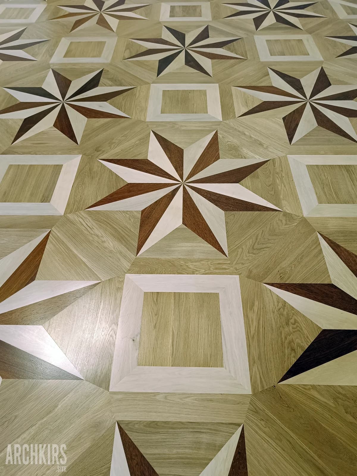 Inlaid parquet with eight-pointed stars