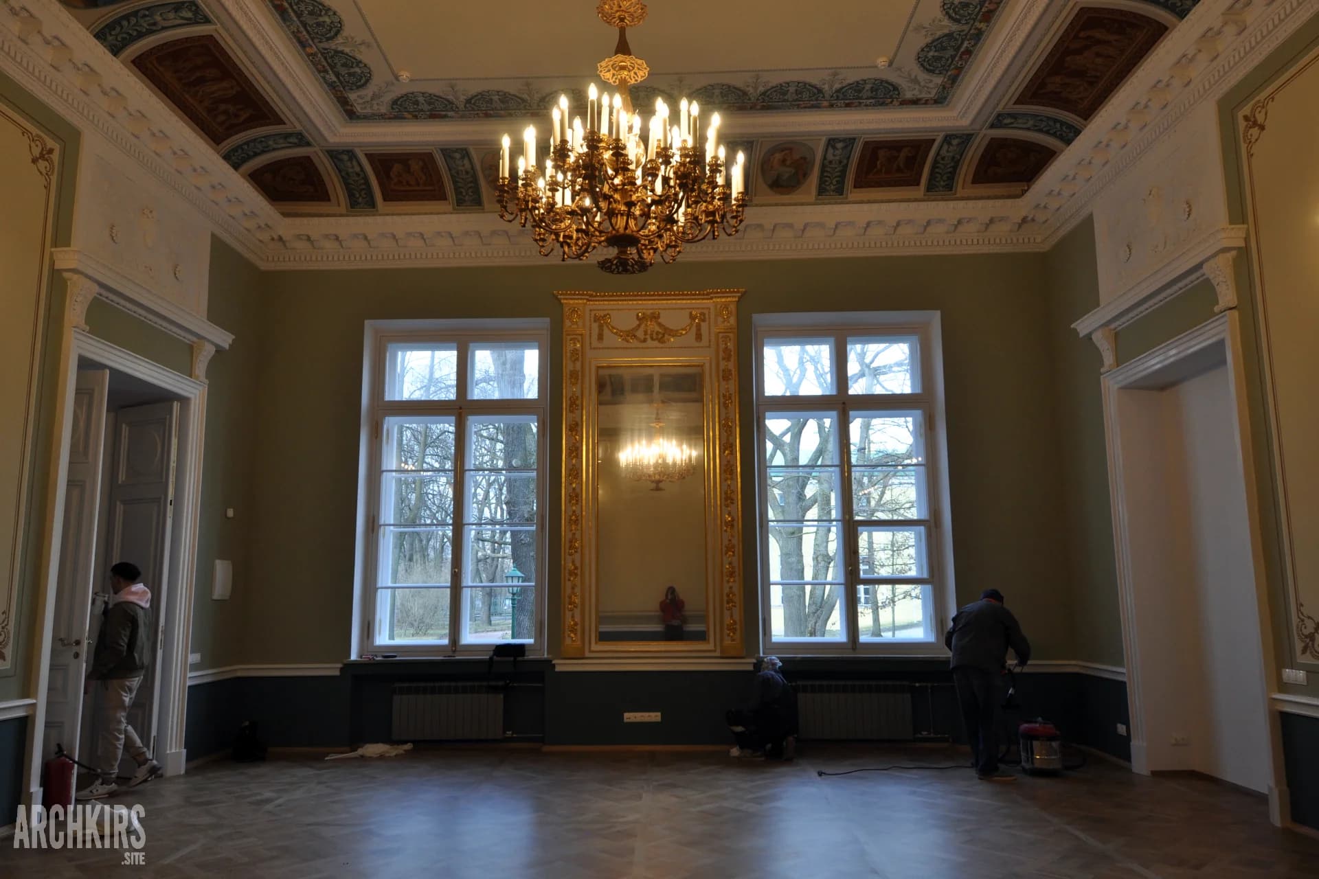 Hall 22 after restoration, windows and mirror